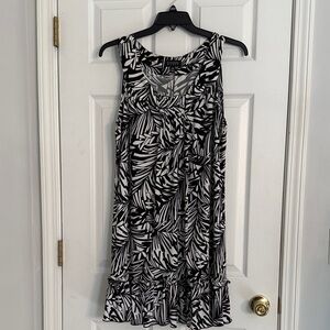 Black and White Leaf Print Sleeveless Dress